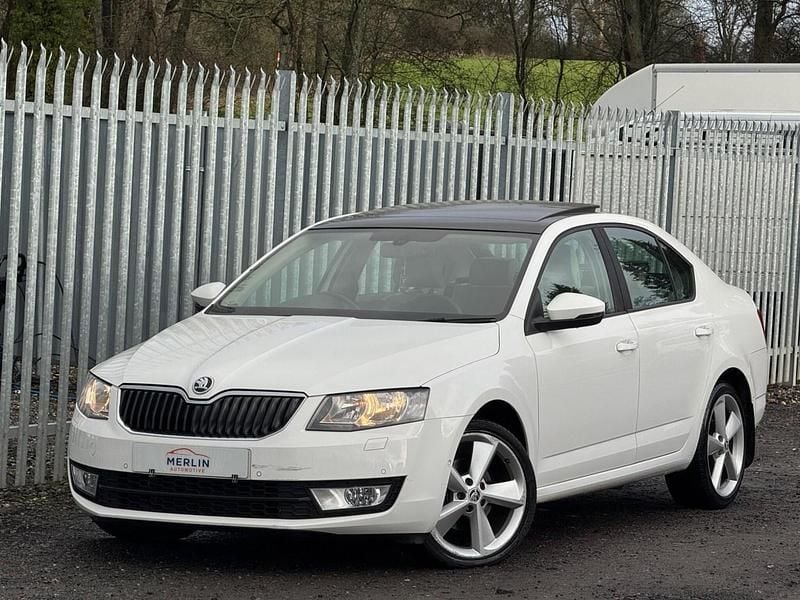 Used Skoda Octavia Elegance 2013 White Hatchback