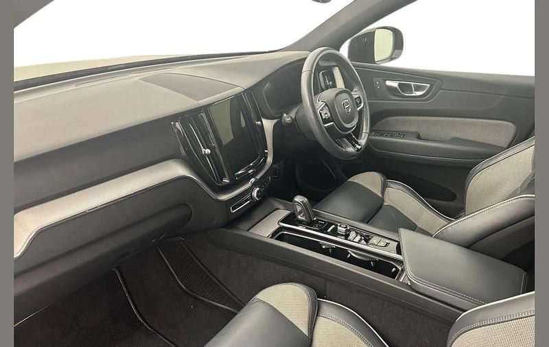 Used Volvo XC60 R-Design 194 HP (142 kW) 2021 Grey SUV
