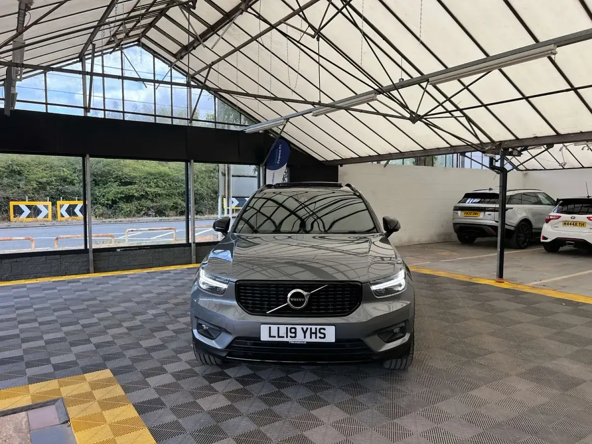 Used Volvo XC40 R-Design Pro 187 HP (137 kW) 2019 Osmium grey SUV