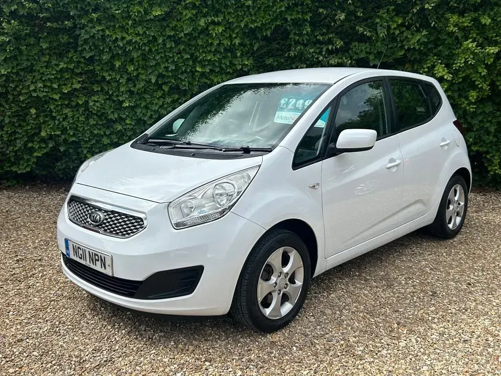 Used Kia Venga 89 HP (65 kW) 2011 White Hatchback