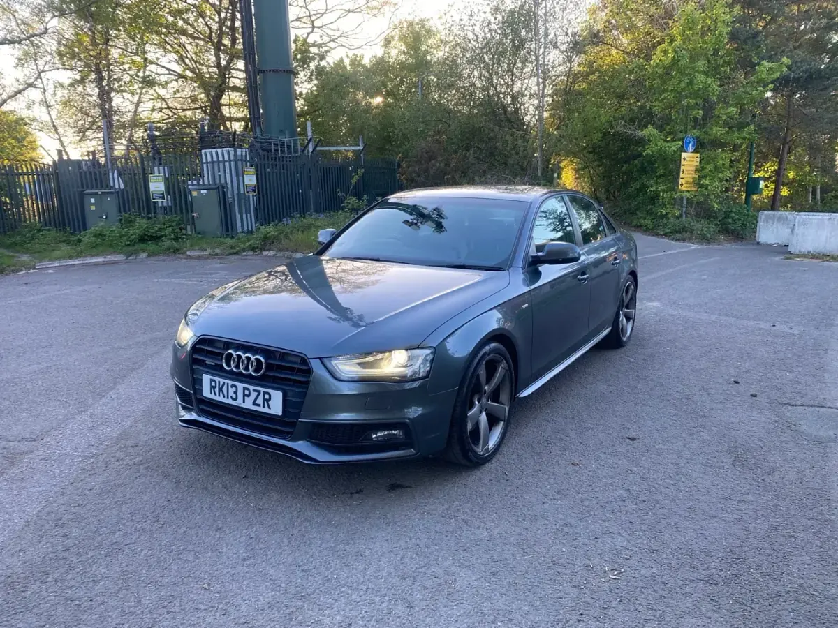 Begagnad Audi A4 Black Edition 245 HK (180 kW) 2013 Grå Sedan