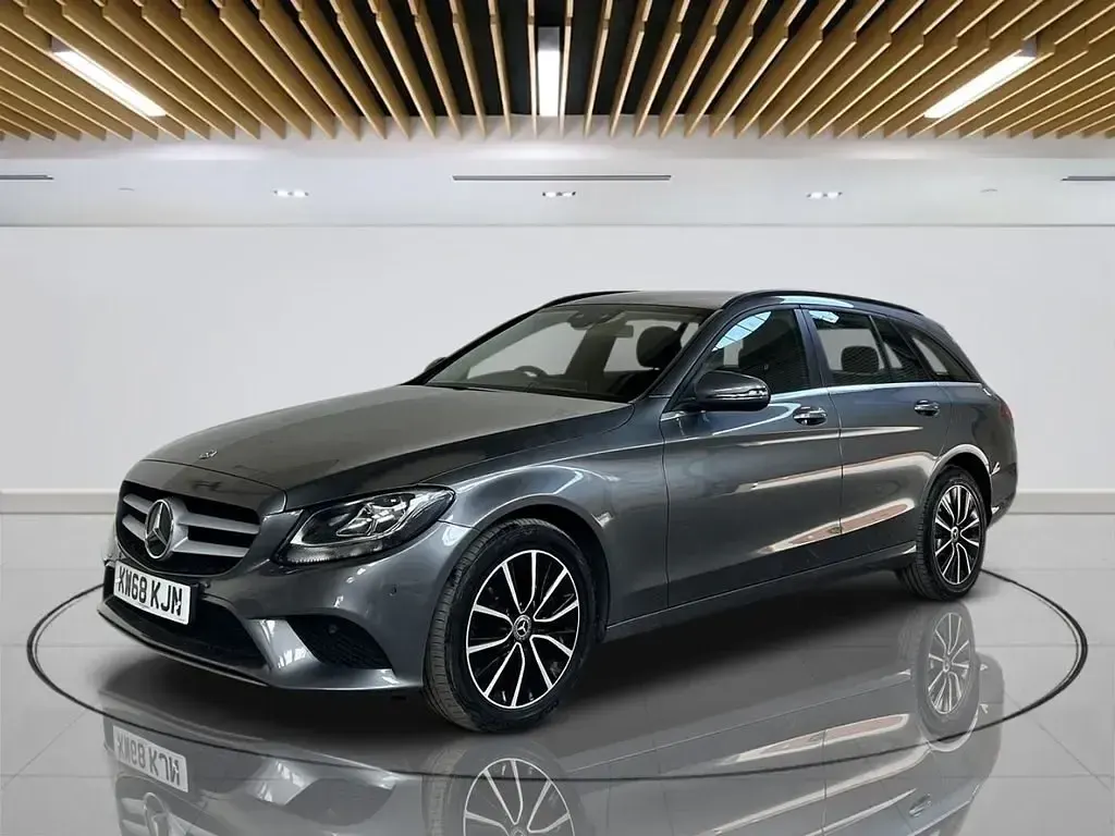 Używany Mercedes C220 SE 194 KM (142 kW) 2018 Szary Kombi