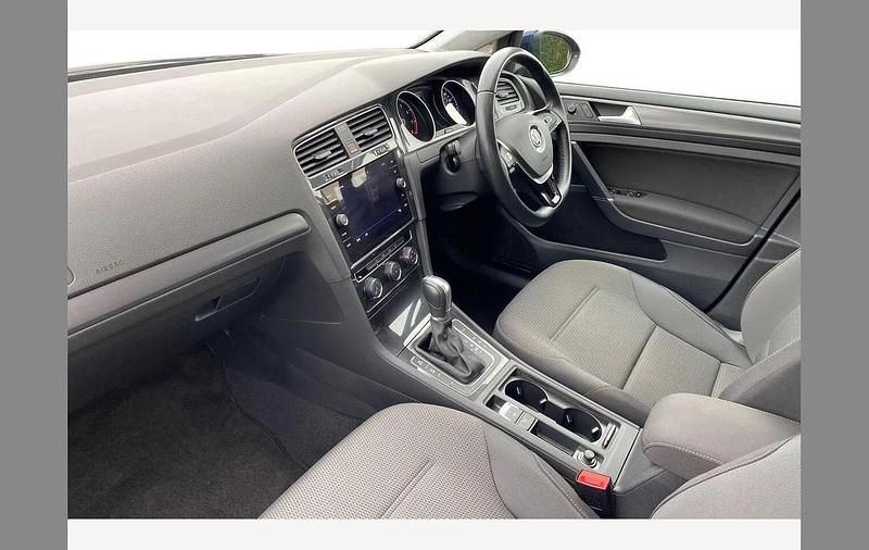 Used VW Golf VII SE 130 HP (95 kW) 2018 Blue Hatchback