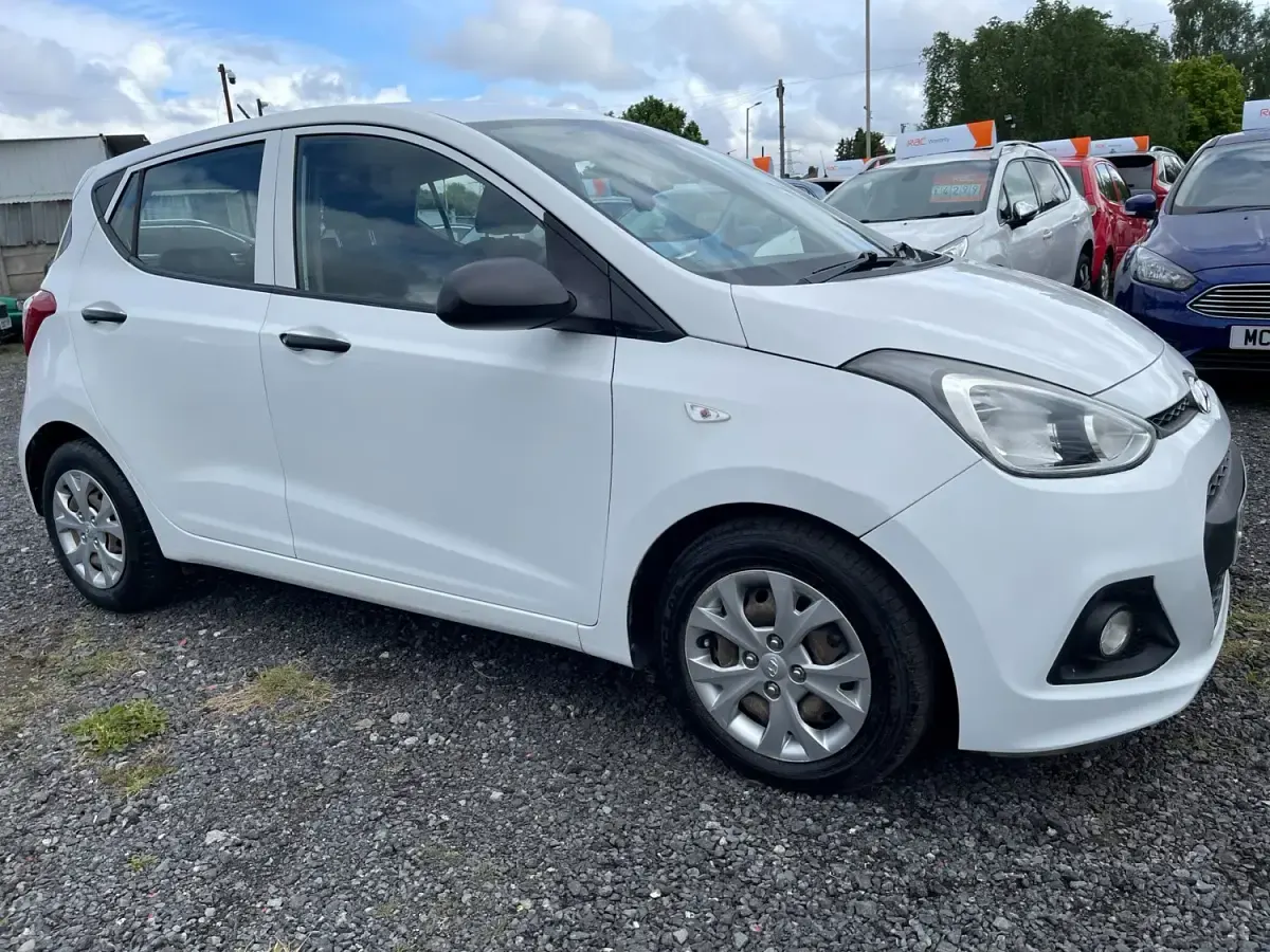 Usado Hyundai i10 66 CV (48 kW) 2016 Blanco Utilitario