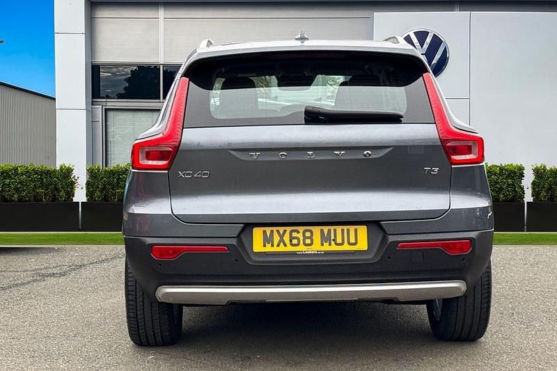 Used Volvo XC40 Momentum 2018 Grey SUV