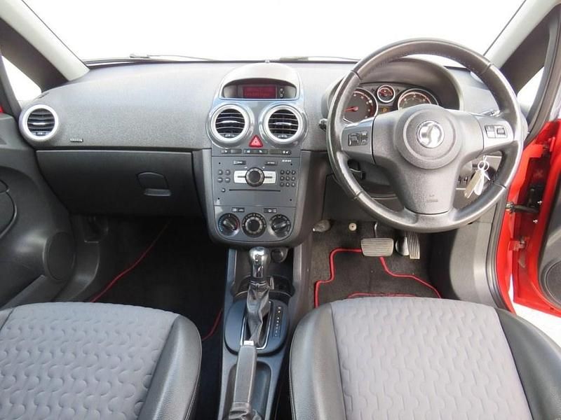 Usado Vauxhall Corsa 100 HP (73 kW) 2012 Vermelho Citadino