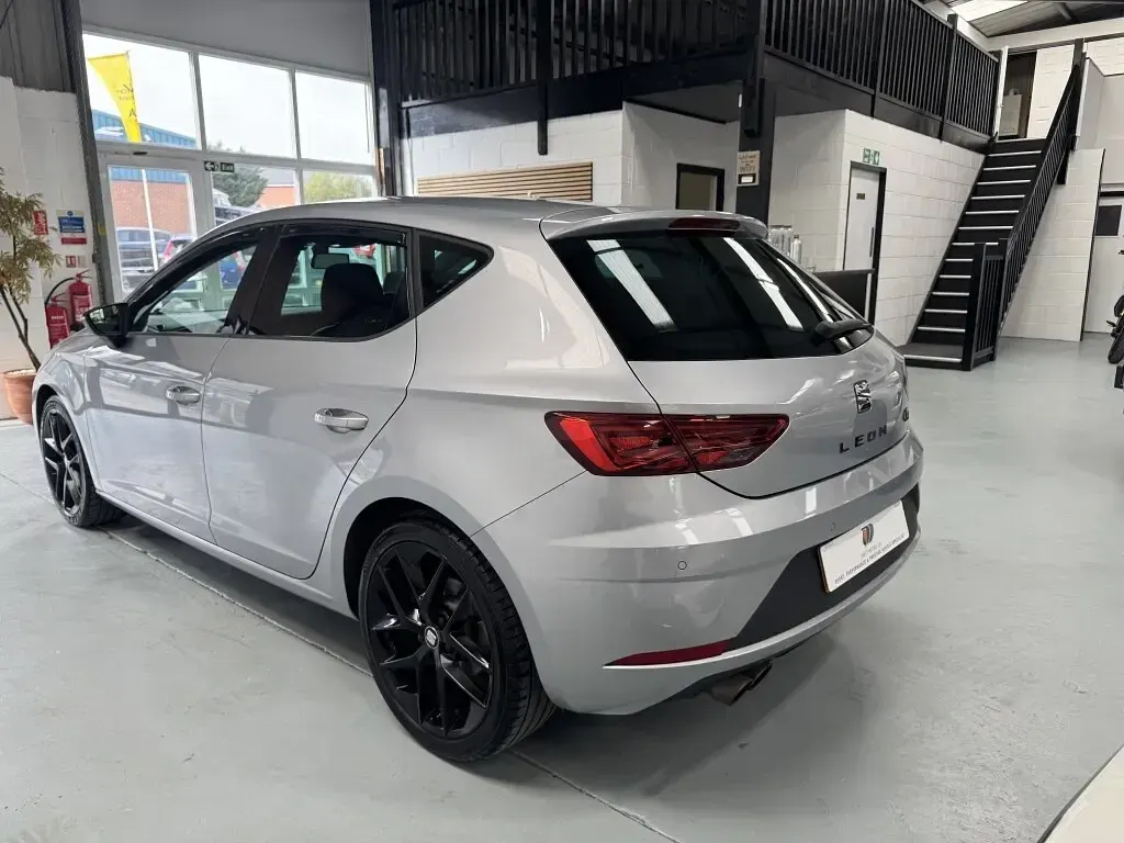 Used Seat Leon FR 180 HP (132 kW) 2018 Silver Hatchback
