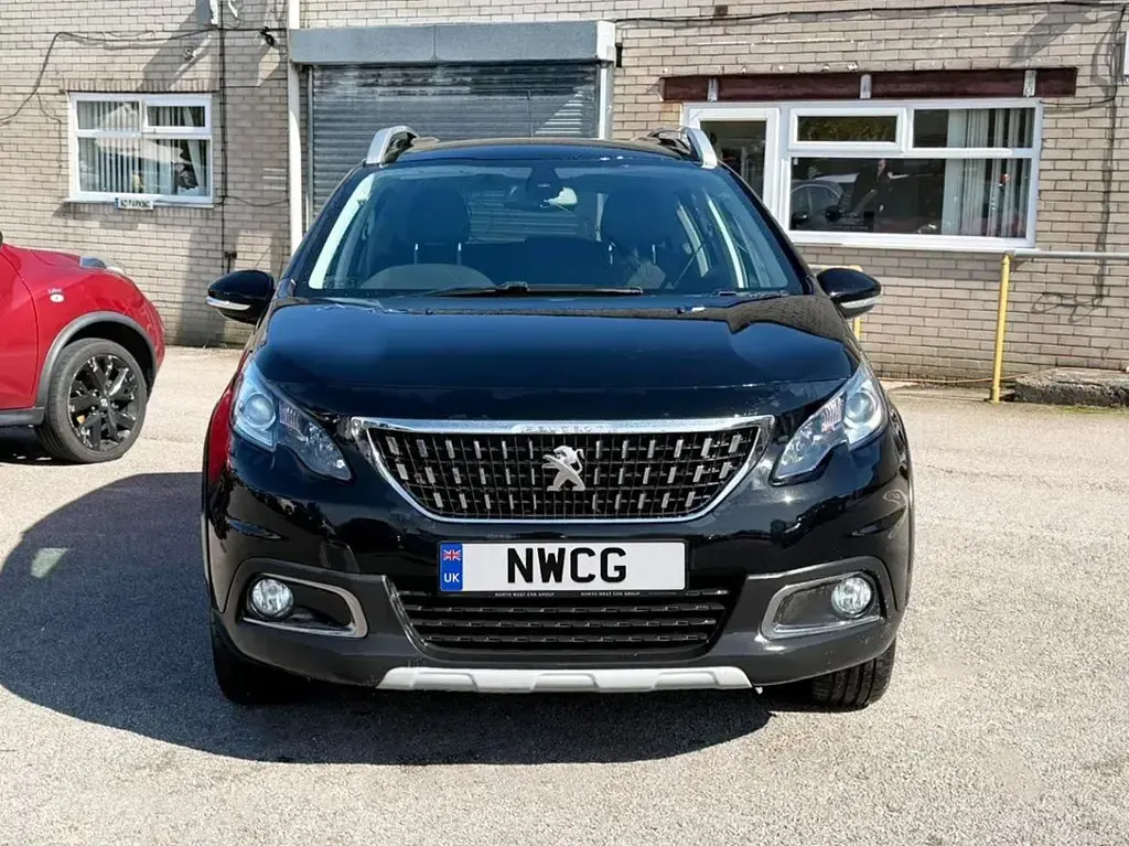 Usado Peugeot 2008 Allure 130 HP (95 kW) 2019 Preto SUV