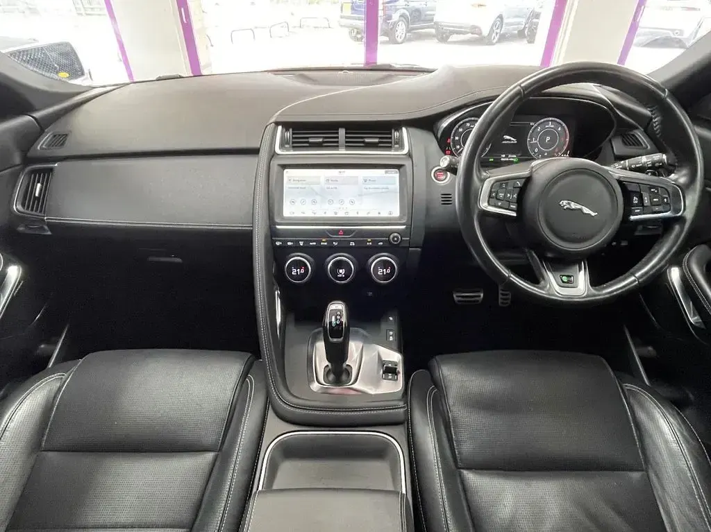 Used Jaguar E-Pace R-Dynamic 180 HP (132 kW) 2019 Red SUV