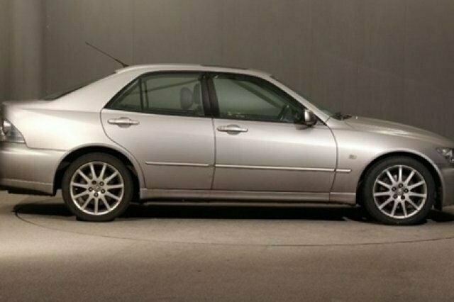 Used Lexus IS200 153 HP (112 kW) 2004 Sedan
