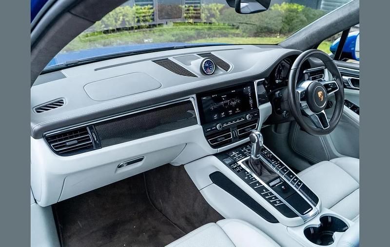 Used Porsche Macan Turbo 434 HP (319 kW) 2020 Blue SUV