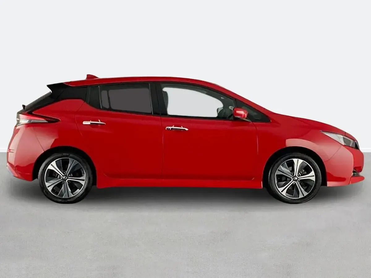 Used Nissan Leaf N-Connecta 110 kW (150 HP) 2021 Red Hatchback