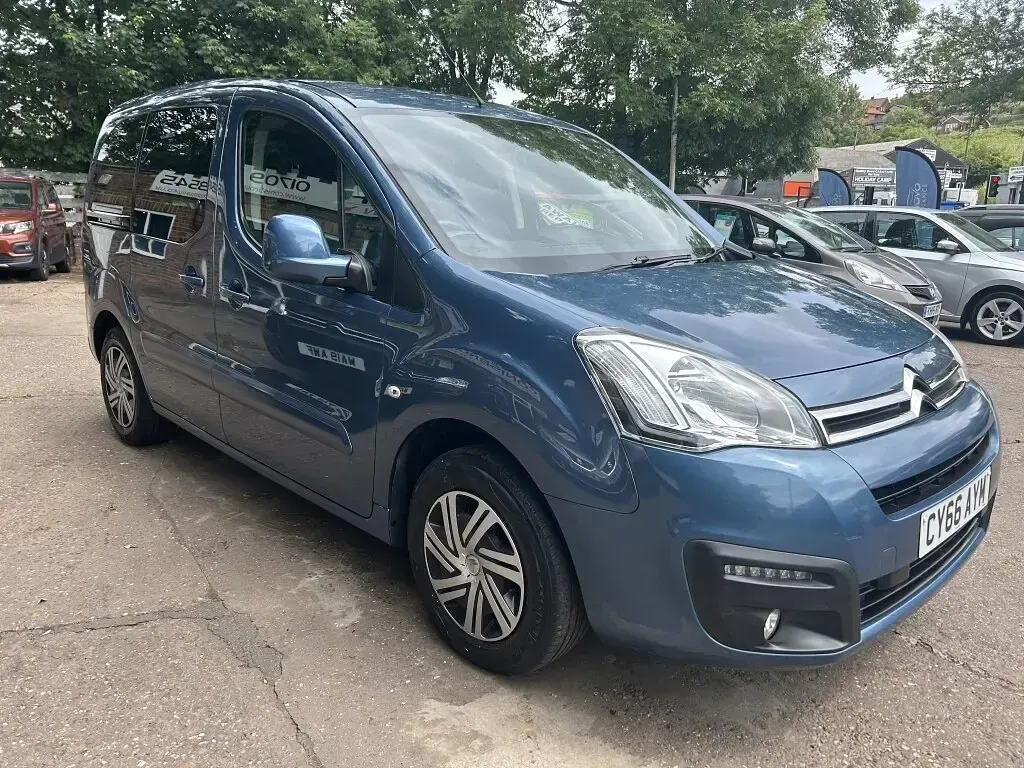 Used Citroën Berlingo Feel 100 HP (73 kW) 2016 Blue MPV