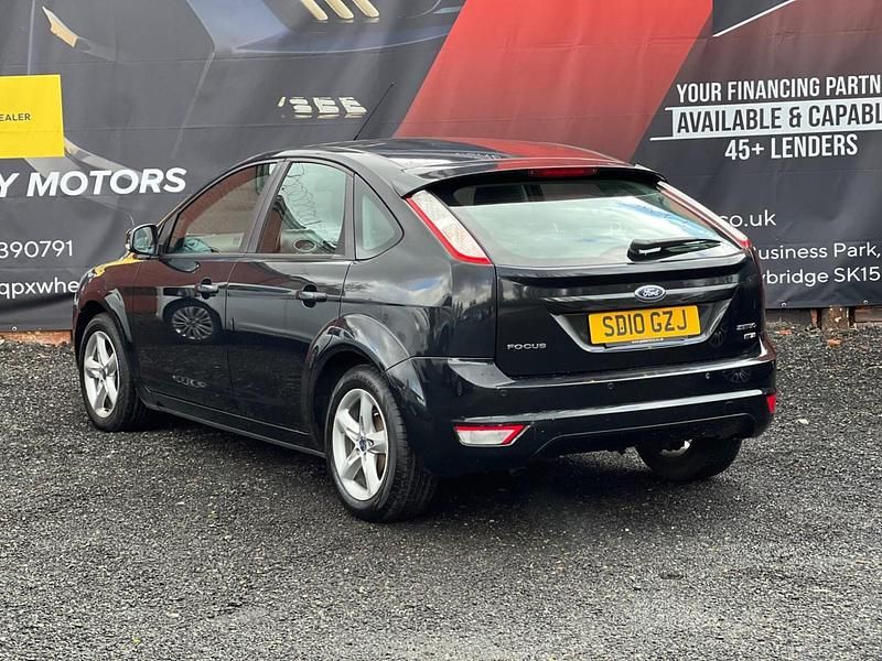 Usado Ford Focus Zetec 110 HP (80 kW) 2010 Preto Citadino