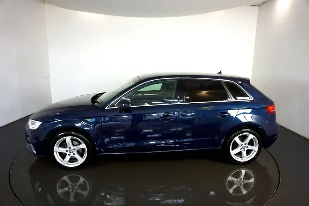 Used Audi A3 Sportback Sport 116 HP (85 kW) 2016 Blue Hatchback