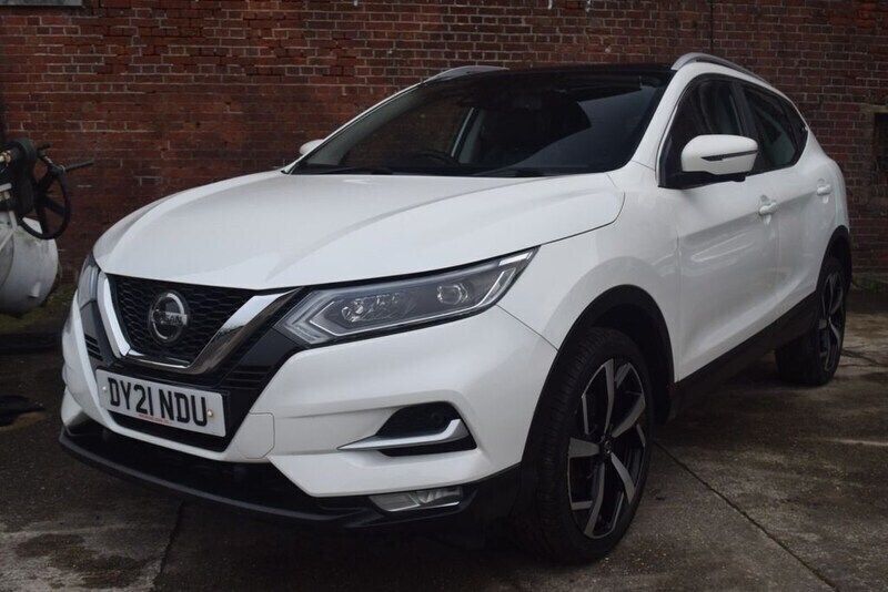 White Used 2021 Nissan Qashqai N-Motion SUV | £9,799 (Good price) - Image 1/4