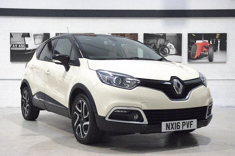Cream/black Used 2016 Renault Captur Dynamique SUV | £6,177 (Fair price) - Image 1/4