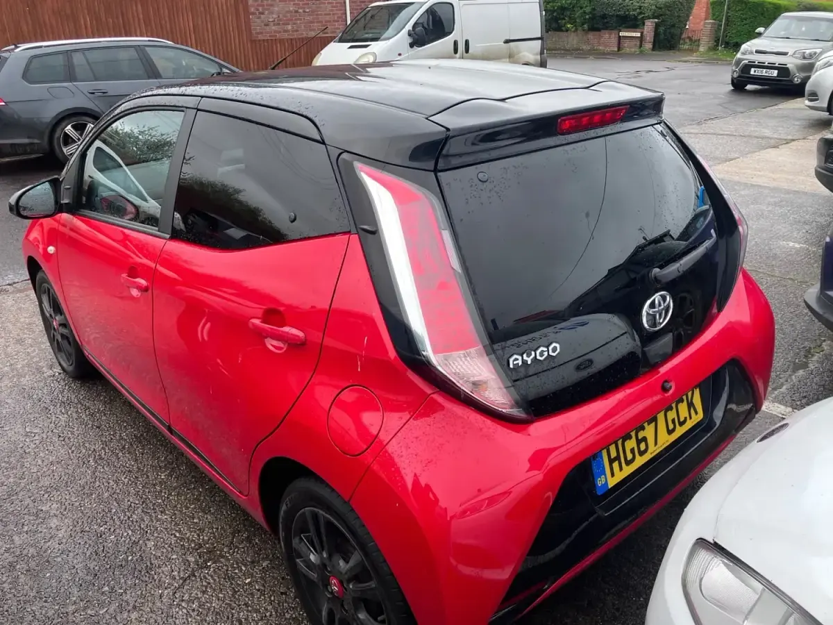 Begagnad Toyota Aygo X-cite 2018 Röd Halvkombi
