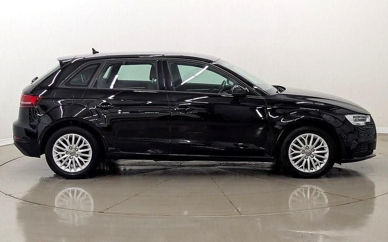 Used Audi A3 Sportback Design 110 HP (80 kW) 2017 Hatchback