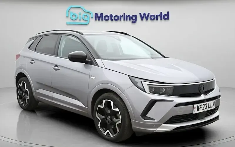 Second-hand Vauxhall Grandland X Ultimate 131 CP (96 kW) 2023 Gri SUV
