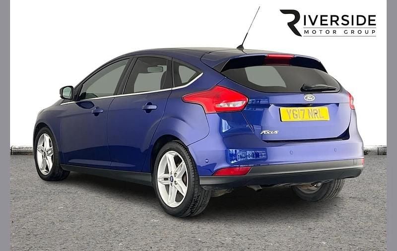 Used Ford Focus Titanium 120 HP (88 kW) 2017 Blue Hatchback