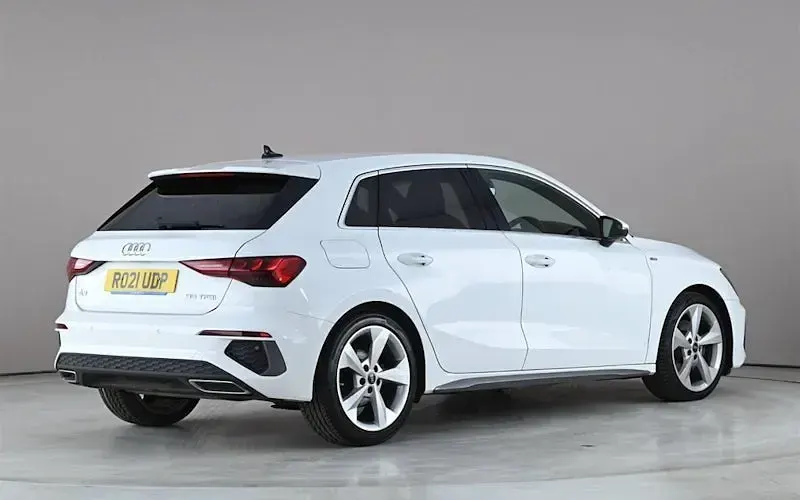 Begagnad Audi A3 Sportback S-Line 150 HK (110 kW) 2024 Halvkombi