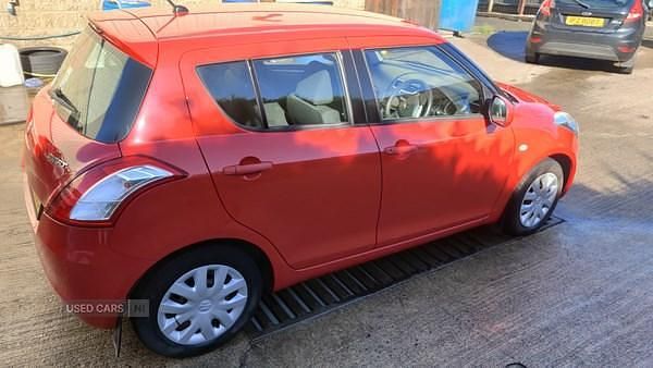 Red Used 2012 Suzuki Swift Hatchback | £2,495 (Fair price) - Image 1/4
