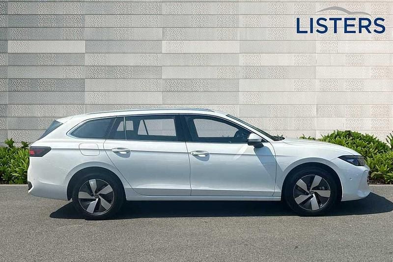 Used VW Passat Life 204 HP (150 kW) 2025 White Estate