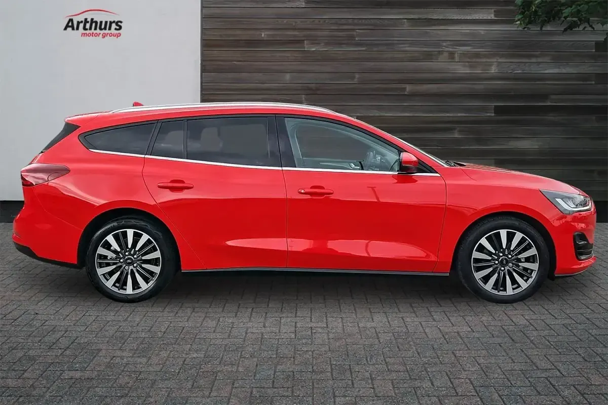 Używany Ford Focus Titanium X 2023 Czerwony Kombi