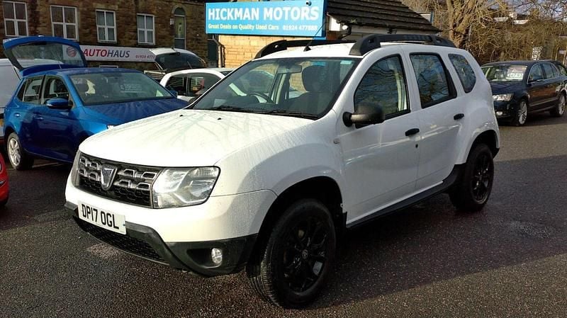 White Used 2017 Dacia Duster Ambiance Hatchback | £5,795 (Good price) - Image 1/4