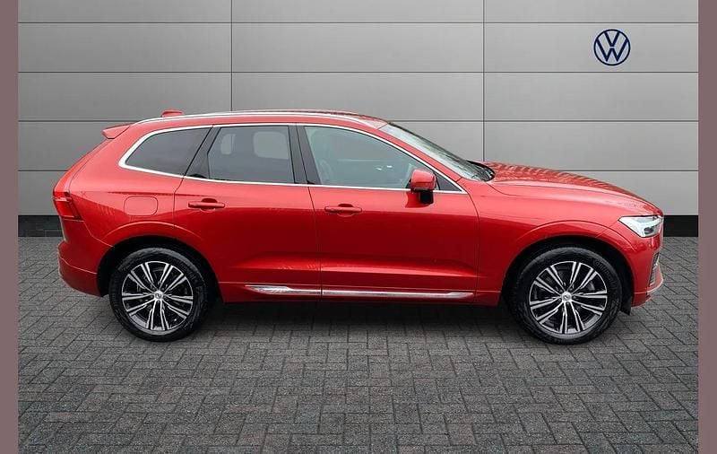 Used Volvo XC60 Inscription 247 HP (181 kW) 2022 Red SUV
