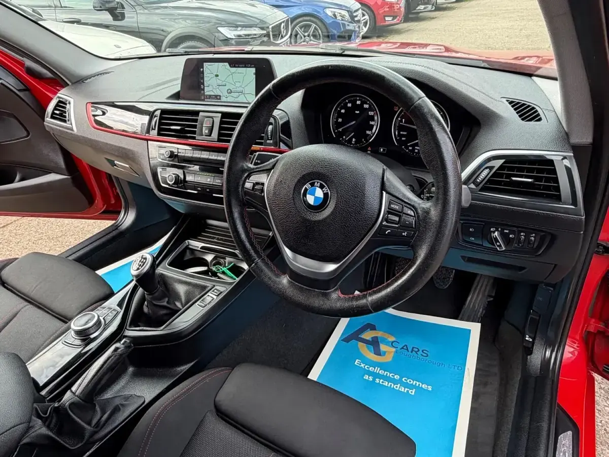 Usado BMW 120 Sport Line 184 CV (135 kW) 2018 Rojo Utilitario