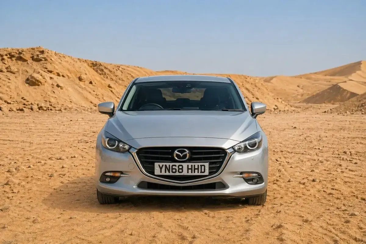 Usado Mazda 3 121 HP (88 kW) 2018 Prateado Citadino