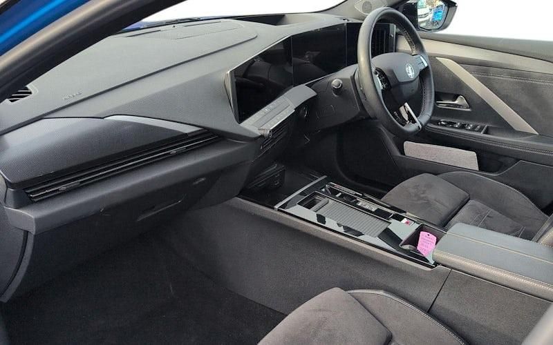 Used Vauxhall Astra Ultimate 131 HP (96 kW) 2024 Blue Hatchback