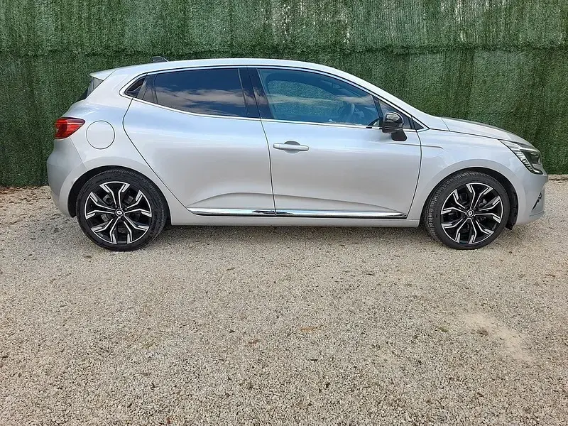Used Renault Clio Techno 140 HP (102 kW) 2023 Silver Hatchback