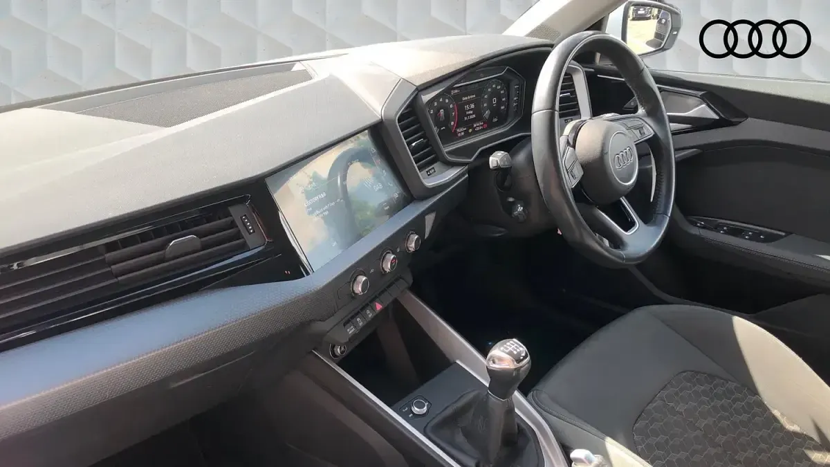 Used Audi A1 Sportback Sport 150 HP (110 kW) 2019 Glacier white Hatchback