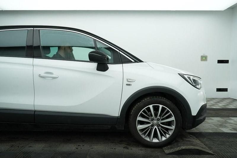 Used Vauxhall Crossland X S 83 HP (61 kW) 2020 White SUV