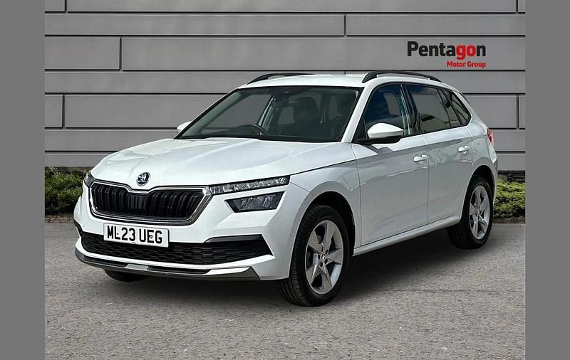 Gebraucht Skoda Kamiq SE Drive 108 PS (79 kW) 2023 Weiß SUV