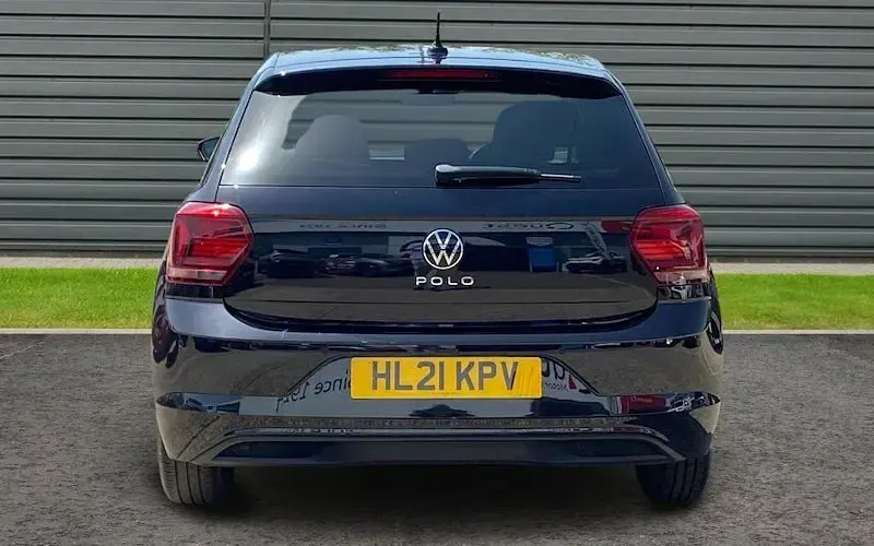Begagnad VW Polo Active 95 HK (69 kW) 2021 Svart Halvkombi