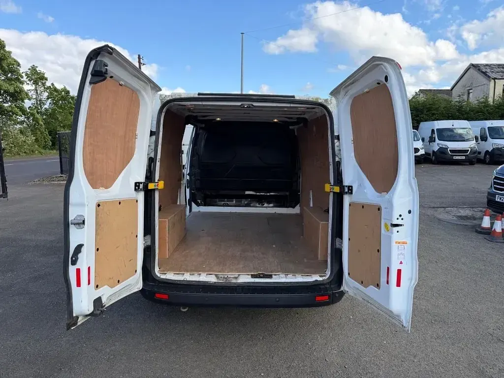 Used Ford Transit Custom 105 HP (77 kW) 2019 White Van