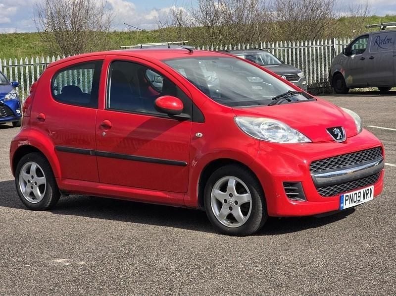 Red Used 2009 Peugeot 107 Hatchback | £1,799 (Good price) - Image 1/4