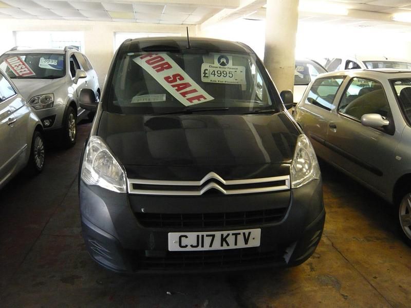 Used Citroën Berlingo 75 HP (55 kW) 2017 Black MPV