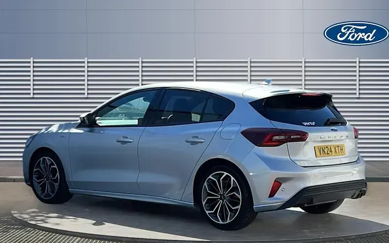Usado Ford Focus ST-Line X 125 HP (91 kW) 2024 Prateado Citadino