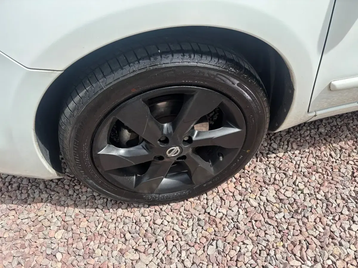 Used Nissan Note N-TEC 90 HP (66 kW) 2013 White Hatchback