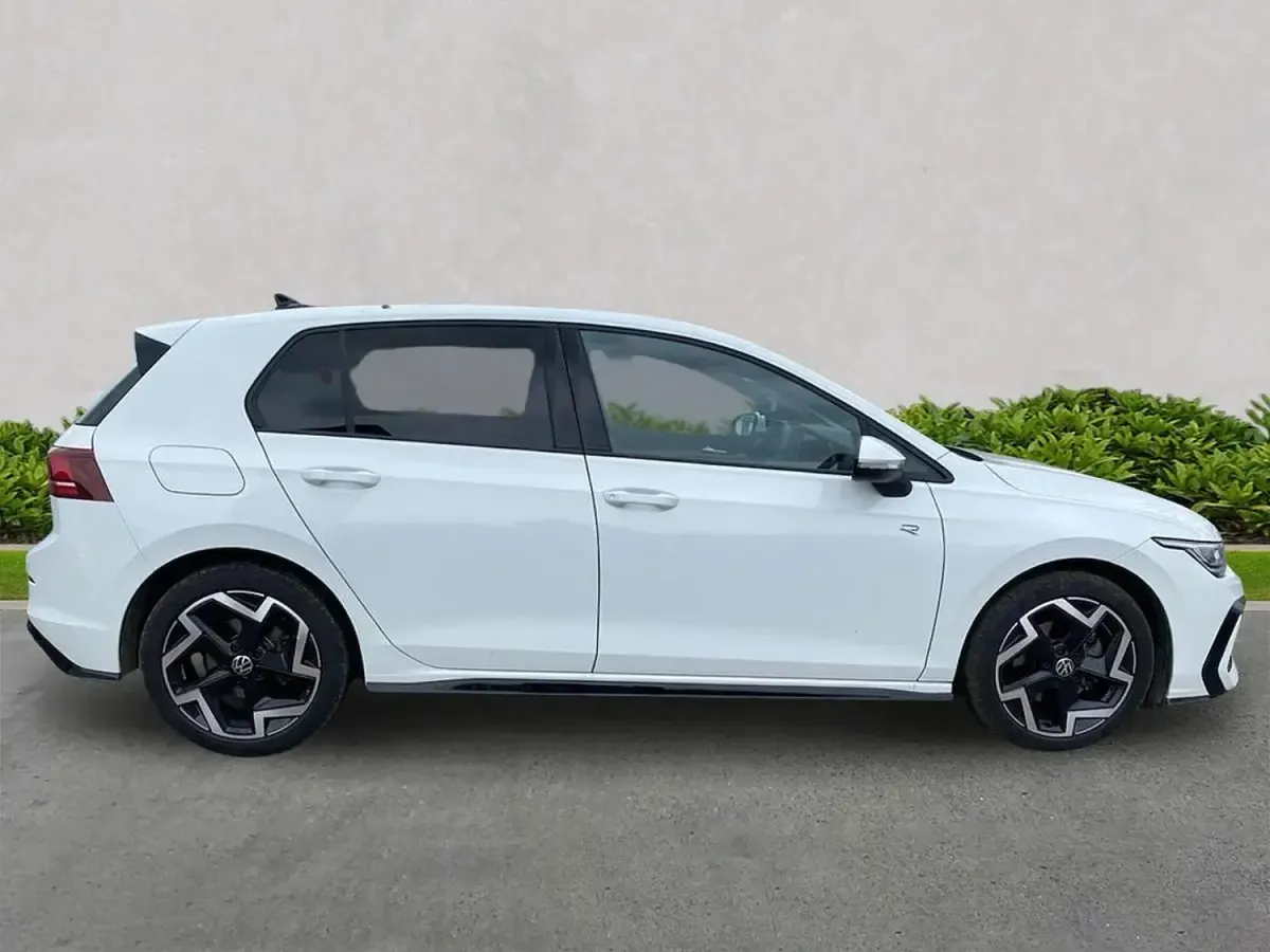 Usado VW Golf VIII R-line 150 CV (110 kW) 2025 Blanco Utilitario