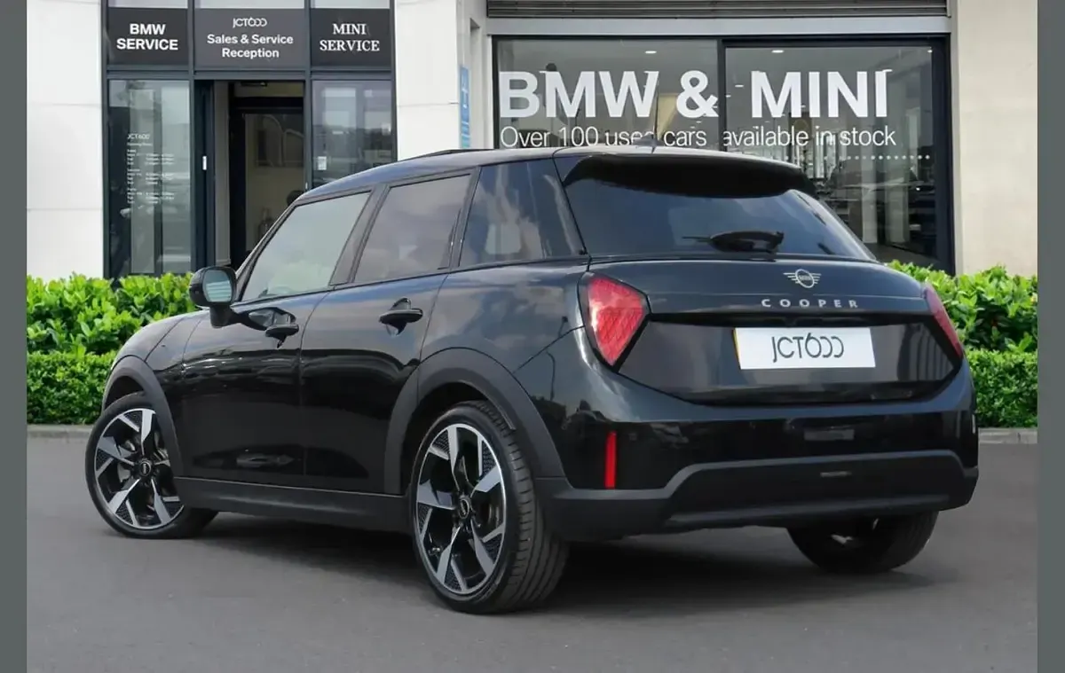 Used Mini Cooper Exclusive 113 kW (154 HP) 2025 Black Hatchback