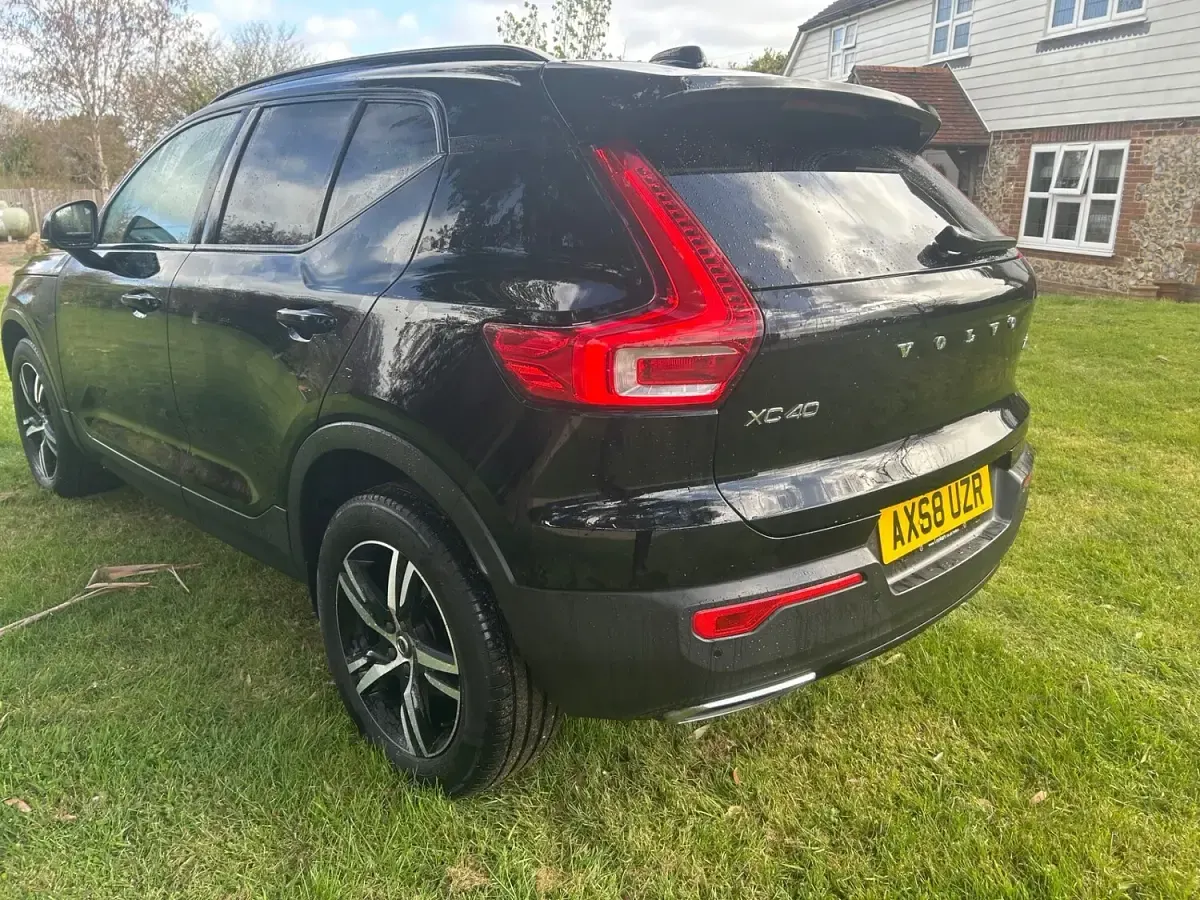 Used Volvo XC40 R-Design 150 HP (110 kW) 2019 Black SUV