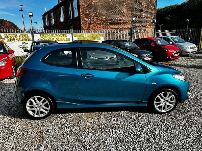 Begagnad Mazda 2 Inclusive 102 HK (75 kW) 2011 Blå Halvkombi