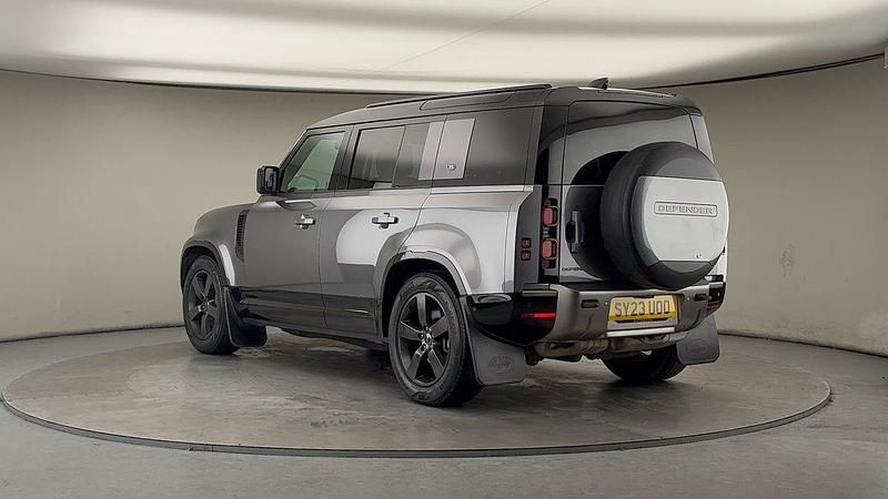 Used Land Rover Defender HSE Dynamic 300 HP (220 kW) 2023 Eiger grey SUV