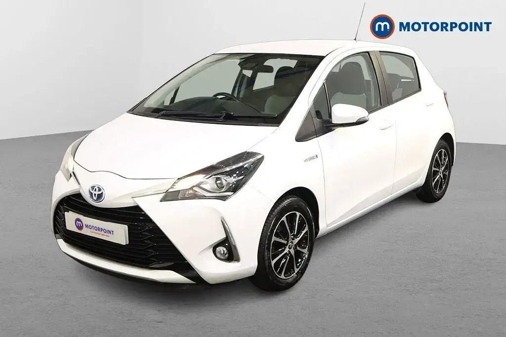 Used Toyota Yaris Hybrid 101 HP (74 kW) 2019 White Hatchback
